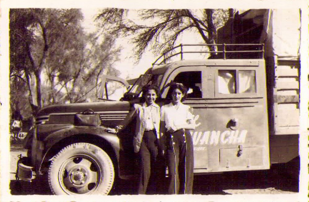 FOTO AUTO PAREJA